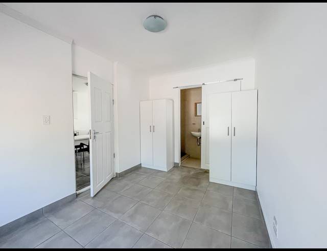 1 BEDROOM FLAT TO LET IN PINELANDS